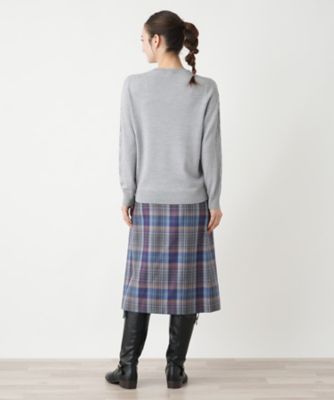 ケーブル編みクルーネックニット