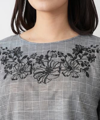 チェック刺繍ブラウス