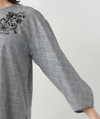 チェック刺繍ブラウス