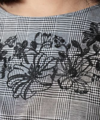 チェック刺繍ブラウス