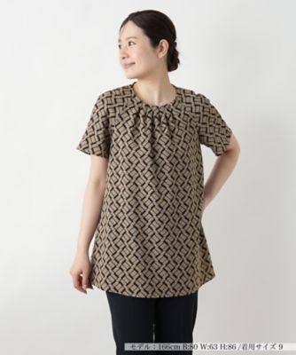＜Leilian (Women)＞幾何学柄チュニックブラウス【Ｌｅｉｌｉａｎ　ＷＨＩＴＥ　ＬＡＢＥＬ】