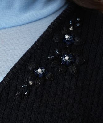 フラワー刺繍Ｖネックカーディガン【ＣＯＲＳＩＮＩ　＆　ＰＲＯＴＩ】