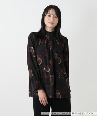 ＜Leilian (Women)＞プリントフリルネックブラウス【ＲＯＣＨＡＳ　Ｐｒｅｍｉｅｒｅ】【ＥＲＩＣＡ】