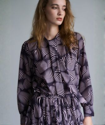 ＜BOURGE (Women)＞幾何学柄ボウタイブラウス