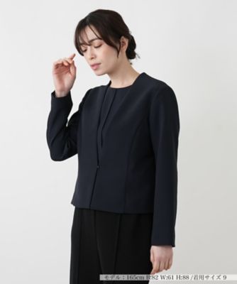 ＜Leilian (Women)＞洗えるノーカラーＶネックジャケット【Ｌｅｉｌｉａｎ　ＷＨＩＴＥ　ＬＡＢＥＬ】