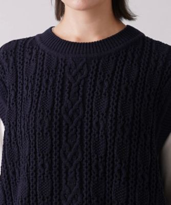 ケーブル編みニットベスト
