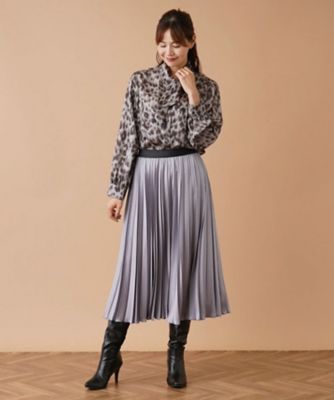 サテンプリーツスカート