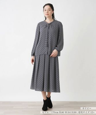 幾何学柄ブラウススーツ