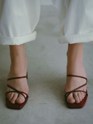 ＡＳＹＭＥ　ＳＴＲＡＰ　ＳＡＮＤＡＬ