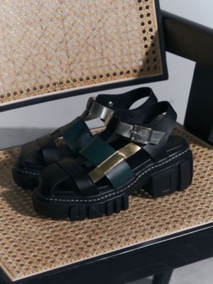 ＵＮ３Ｄ．ＳＯＬＥ ＧＵＲＫＨＡ ＳＡＮＤＡＬ | ファッション・服