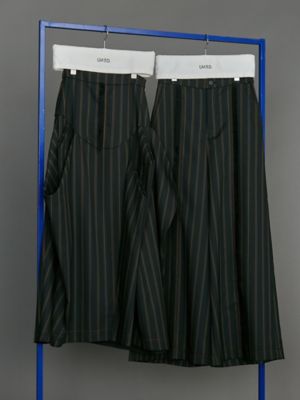スカート UN3D. MULTI PINSTRIPE TUCK SK 36GRAY UN3D MULTI PINSTRIPE TUCK SK 36GRAY