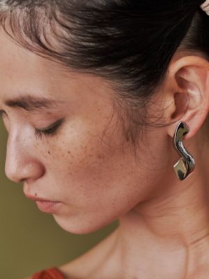 ＰＬＵＭＰ　ＳＷＥＬＬ　ＰＩＥＲＣＥ