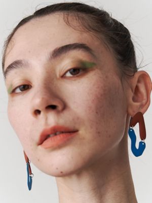 ＳＷＡＹ　ＴＲＩＡＮＧＬＥ　ＰＩＥＲＣＥ