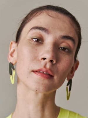ＳＷＡＹ　ＴＲＩＡＮＧＬＥ　ＰＩＥＲＣＥ