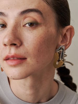 ＳＷＡＹ　ＴＲＩＡＮＧＬＥ　ＰＩＥＲＣＥ