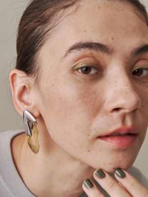 ＳＷＡＹ　ＴＲＩＡＮＧＬＥ　ＰＩＥＲＣＥ