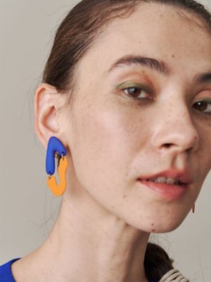 ＳＷＡＹ　ＴＲＩＡＮＧＬＥ　ＰＩＥＲＣＥ