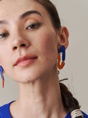 ＳＷＡＹ　ＴＲＩＡＮＧＬＥ　ＰＩＥＲＣＥ