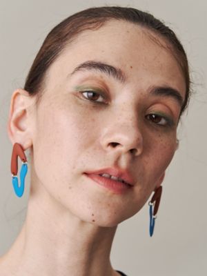 ＳＷＡＹ　ＴＲＩＡＮＧＬＥ　ＰＩＥＲＣＥ
