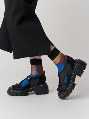ＨＯＬＥ　ＣＵＴＴＩＮＧ　ＬＥＡＴＨＥＲ　ＳＡＮＤＡＬ