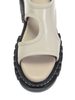 ＨＯＬＥ　ＣＵＴＴＩＮＧ　ＬＥＡＴＨＥＲ　ＳＡＮＤＡＬ