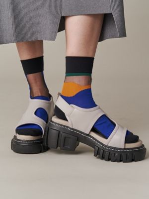 ＨＯＬＥ　ＣＵＴＴＩＮＧ　ＬＥＡＴＨＥＲ　ＳＡＮＤＡＬ