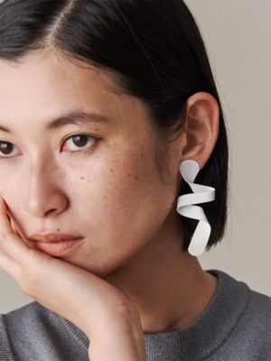 ＭＥＬＴ　ＷＡＶＥ　ＥＡＲＲＩＮＧ