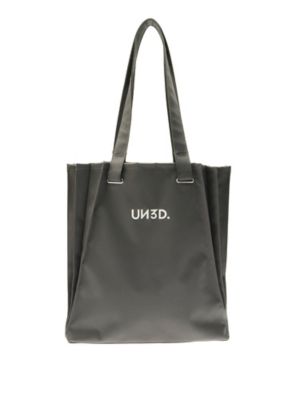 PLEATS PLEASE 　変形　トライアングル トートバッグ 黒 e331 PLEATS PLEASE 変形 トライアングル トートバッグ 黒 e331