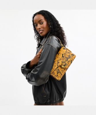 タビー ショルダー バッグ 26・グラフィティ プリント | COACH 