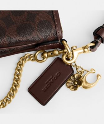 オードリー クロスボディ バッグ・シグネチャー キャンバス | COACH 