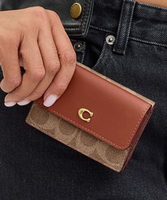 COACH/コーチ ミニ トライフォールド ウォレット・シグネチャー キャンバス BROWN 財布・マネークリップ【三越伊勢丹/公式】