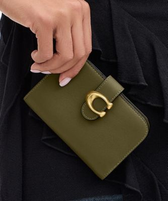 COACH/コーチ タビー ウォレット GREEN 財布・マネークリップ【三越伊勢丹/公式】
