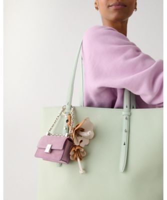 ケイトスペードニューヨーク　バックチャーム チャームド スエード ナノ キャリーオール バッグ チャーム | KATE