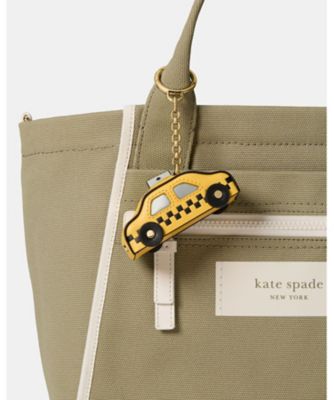 チャームド オン ア ロール タクシー バッグ チャーム | kate spade