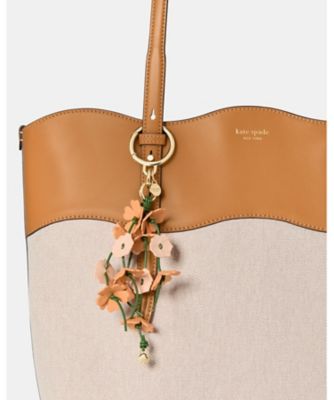 チャームド フラワー バッグ チャーム | kate spade new york (Women