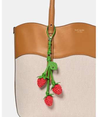 チャームド ストロベリー クロシェ バッグ チャーム | kate spade new