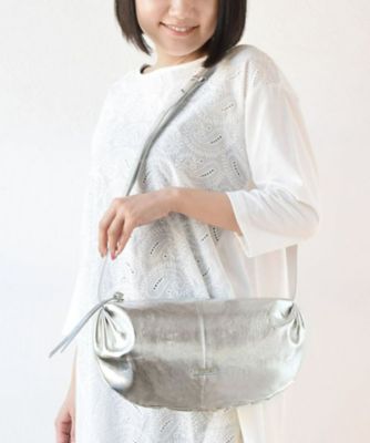 半月型メタリックショルダーバッグ　ＢａＳＬＦ８６７０