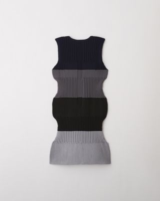 ＦＬＵＴＥＤ　ＤＲＥＳＳ　３