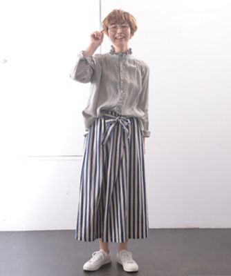 プルビオ麻Ｂ衿元フリルのリネンブラウス