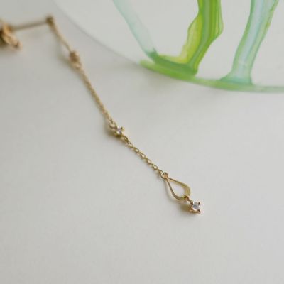 ペタルチェーンダイヤモンドピアス　※シングル