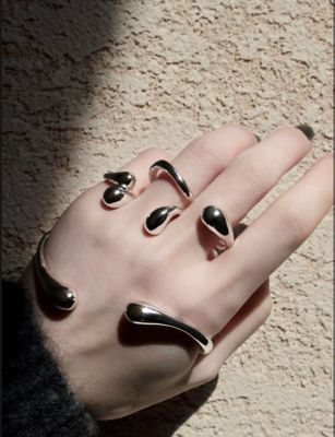 Ｍｅｔａｌ　ａｒｔ　ｓｔａｎｄ　ｒｉｎｇ　ｏｎｅ　ｃｏｌｏｒ