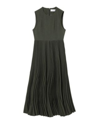 Ｃｕｒｖｅｄ Ｐｌｅａｔｅｄ Ｓｌｅｅｖｅｌｅｓｓ Ｄｒｅｓｓ