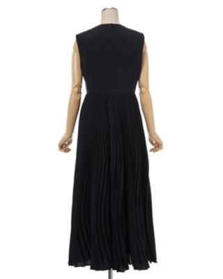 Ｃｕｒｖｅｄ　Ｐｌｅａｔｅｄ　Ｓｌｅｅｖｅｌｅｓｓ　Ｄｒｅｓｓ