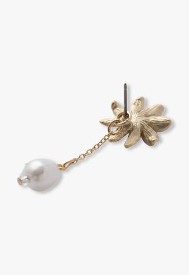 ティアレ 蝶 薔薇 モチーフ ピアス SAMA1475 XW