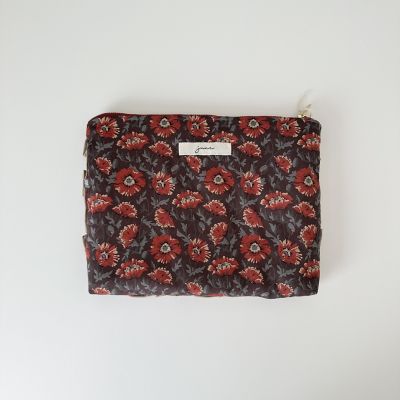 Ｓｑｕａｒｅ　ｆｉｌｌ　ｐｏｕｃｈ