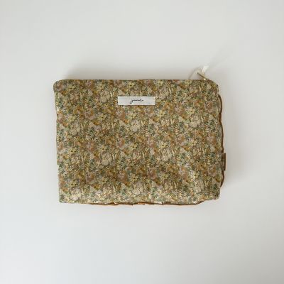 Ｓｑｕａｒｅ　ｆｉｌｌ　ｐｏｕｃｈ