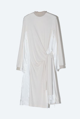 ＜TOGA＞Ｈｉｇｈ　ｔｗｉｓｔ　ｓｍｏｏｔｈ　ｊｅｒｓｅｙ　ｄｒｅｓｓ