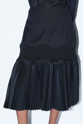 Ｔａｆｆｅｔａ　ｐｌｅａｔｓ　ｓｋｉｒｔ　ＴＰ２４１－ＦＧ２２５