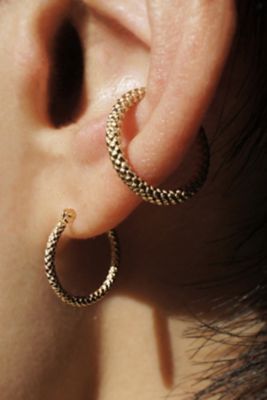 ＴＹＩＮＧ　Ｅａｒ　Ｃｕｆｆ