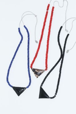 Ｔｒｉａｎｇｌｅ　ｂｅａｄｓ　ｎｅｃｋｌａｃｅ　ＴＺ２４２－ＡＫ９３５